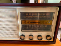 Antique Electrohome AF2 radio - tube radio - AM & FM