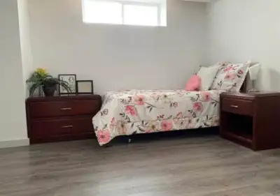*UofM*High End Room to Rent Student Apartment 5mins from UofM Student ROOM in Student Apartment Rent...