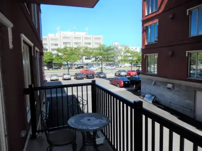 À LOUER, FOR RENT, 4 1/2, FURNISHED, MEUBLÉ, Stionnement. Fireplace, two bedrooms, large living/dini...