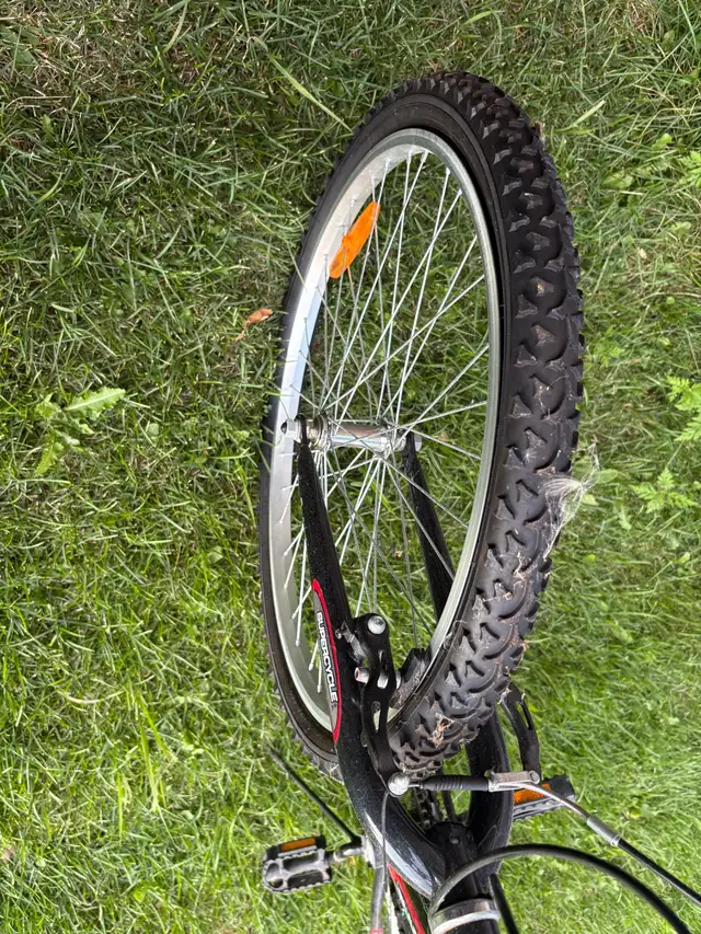 lightly used bike. just used few times in Road in London - Image 10