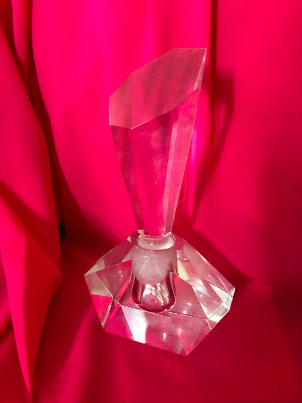 Vintage crystal perfume bottle in Arts & Collectibles in Kitchener / Waterloo
