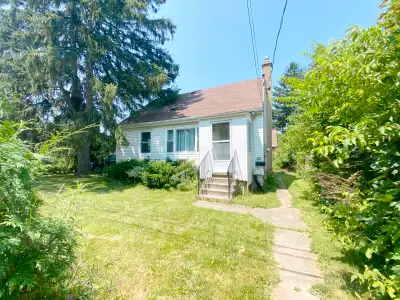 Hamilton 5+1 Bdrms upper Unit Near McMaster University For Rent