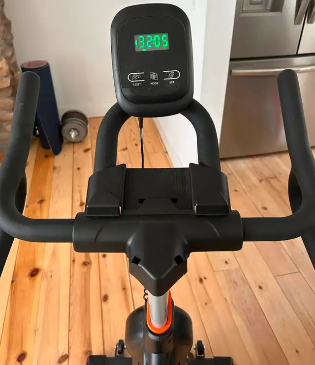 Energy Stationary Bike in Exercise Equipment in Kitchener / Waterloo - Image 3