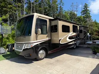 For Sale 2017 Newmar Baystar 3518 Luxury Class A Motorhome Hit the open road in style with this 2017...