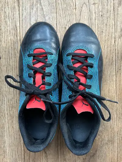 Puma soccer cleats size 6, View more