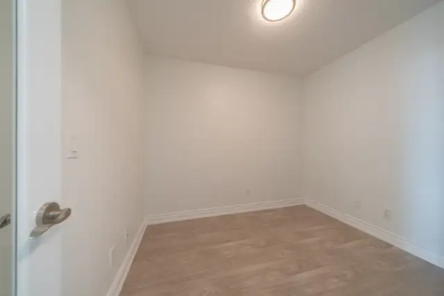 YONGE & FINCH | ONE BED+DEN | 15 Greenview Ave in Long Term Rentals in City of Toronto - Image 8