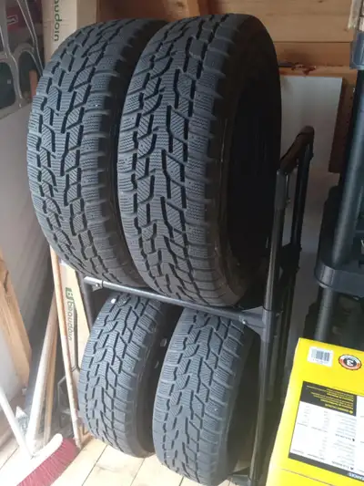 215 60R17 11/32's (92%) of tread left Were on a 2023 Mada CX30 - got new vehicle, these don't fit $8...