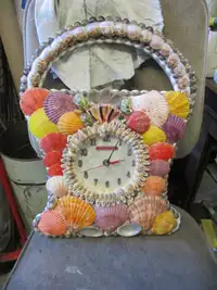 1990s PHILIPPINES BATTERY OP SEA SHELL WALL CLOCK $20.