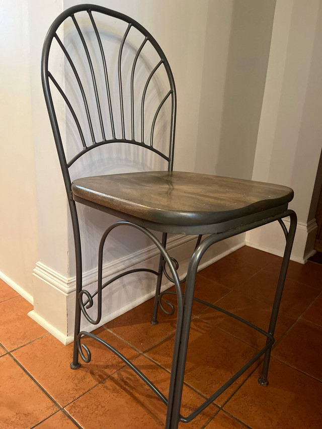 set of 3 bar stool height chairs in Dining Tables & Sets in Fredericton - Image 2