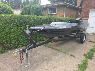 Restored 16ft speedboat with restored trailer. Has 1996 Mercury Racing 60hp 2 stroke engine. Two bra...