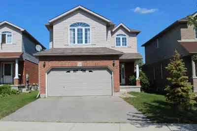 Beautiful Home in Waterloo - Upper Unit