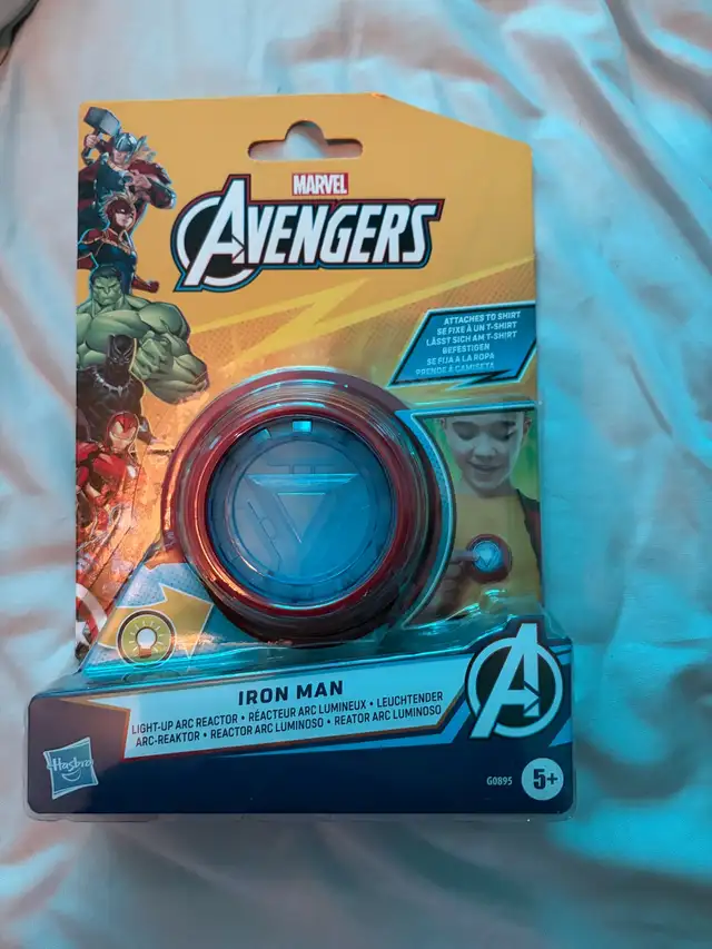 Hasbro Marvel Avengers Iron Man Light-Up Arc Reactor in Toys in Owen Sound - Image 2