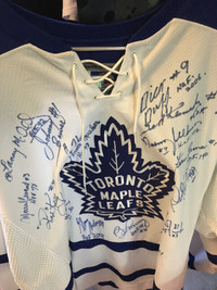 Toronto maple leaf hall of fame hand signed jersey