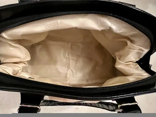 BURBERRY  Beige/Black /Red Nova Check  Handbag in Women's - Bags & Wallets in Oakville / Halton Region - Image 6