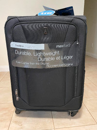 Travelpro EXP 29” Spinner Maxlight 2 Suitcase