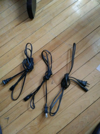 3 ELECTRONIC CABLES 3 FOR 3$