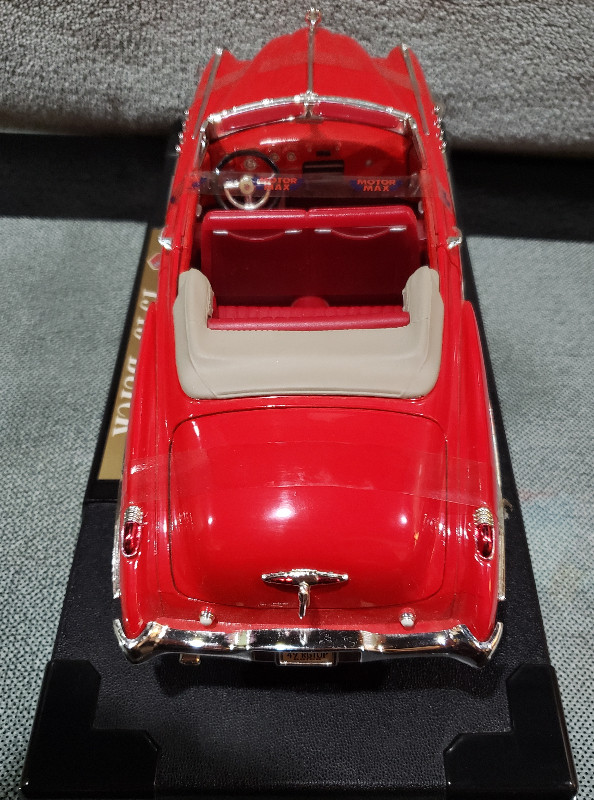 1/18 Motormax 1949 Buick Roadmaster Red in Arts & Collectibles in Sarnia - Image 4