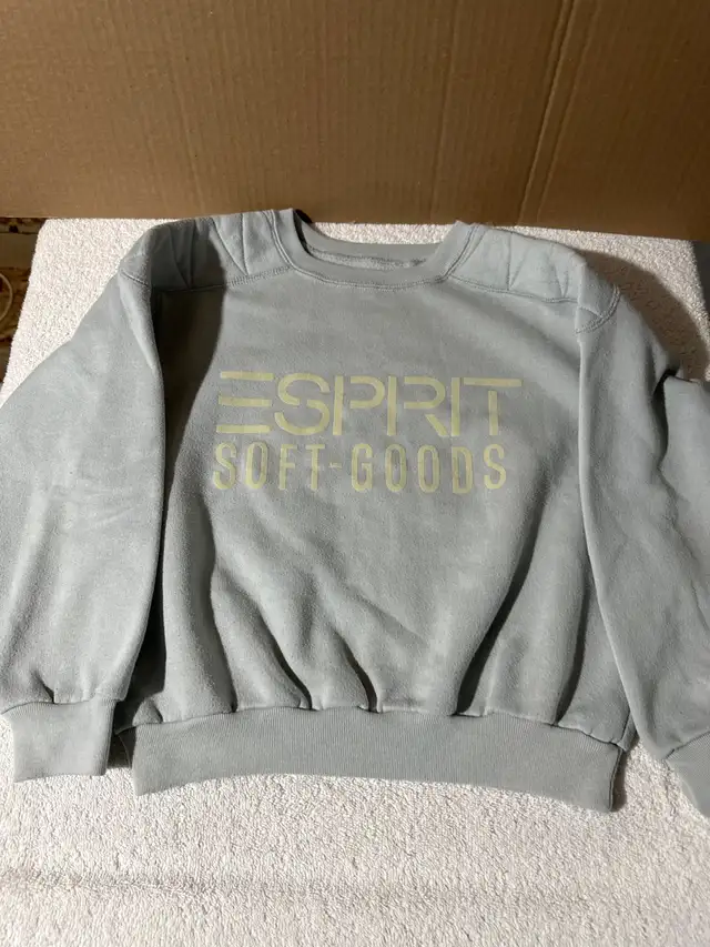Vintage kids Esprit sweater  in Kids & Youth in Ottawa - Image 2