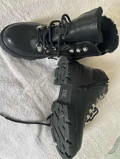 Brand new winters boots, View more