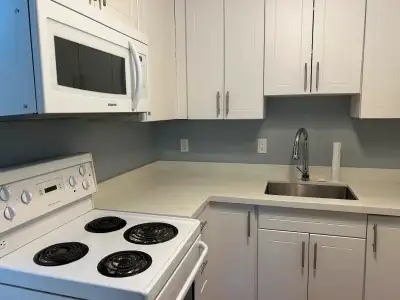 2 Bed | 1.5 Bath | All Inclusive | Close to Downtown & Western
