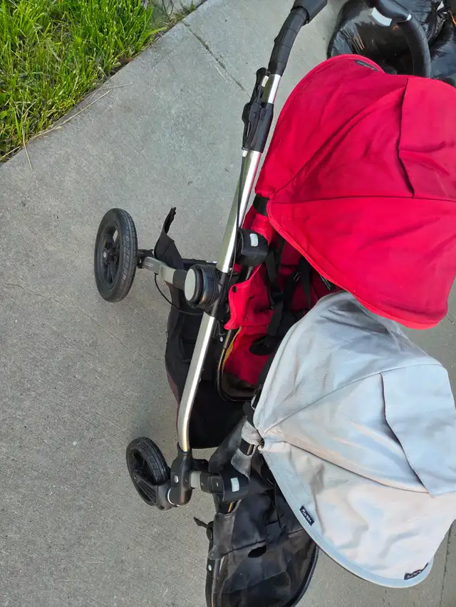 Double stroller in Strollers, Carriers & Car Seats in Edmonton - Image 8
