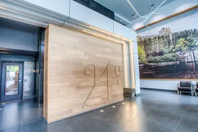 2Bed 1Bath Luxury condo with balcony in Multimedia City/OldPort