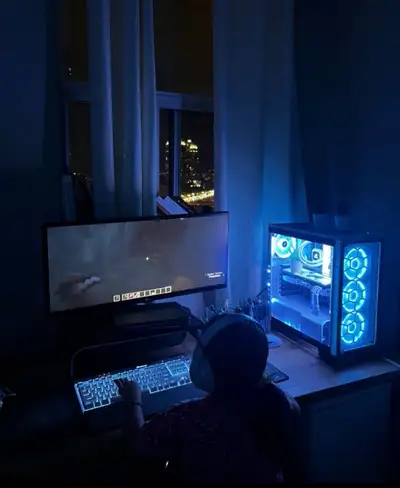 Specs: CPU: AMD Ryzen 5 3600X (6-core, 12-thread, up to 4.4 GHz boost) GPU: Gigabyte GTX 1080 Ti (Wh...