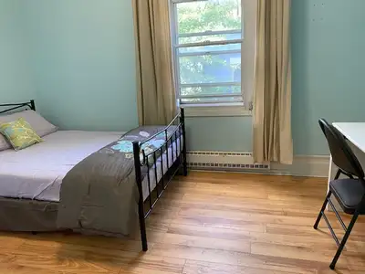 Female Student to share 4 bedroom apartment for September
