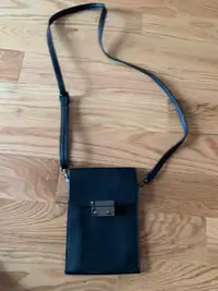 Black crossbody purse (new)