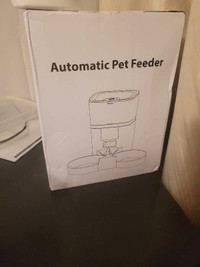 Cat feeder 