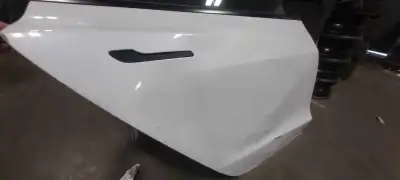 Tesla model 3 2023 - Complete right rear door with outer having slight dent. Has glass, speaker and...