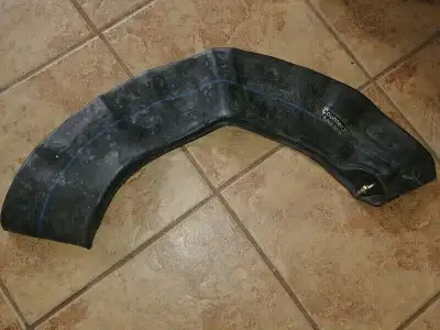 Chambre à air neuf pour pneu de 160/80R15 Ça allait sur un Honda Shadow Aero 750 2012, mais la moto...