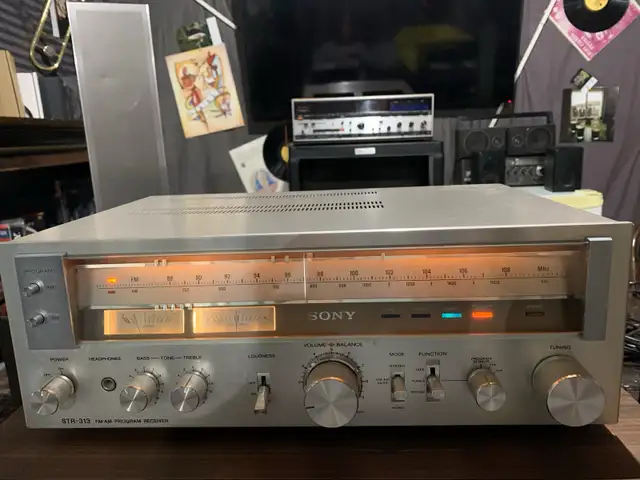 Sony STR-313 Receiver in Stereo Systems & Home Theatre in Calgary - Image 2