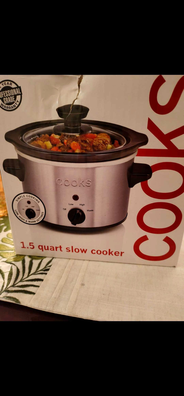 1.5 quarts slow cooker  in Microwaves & Cookers in St. Catharines