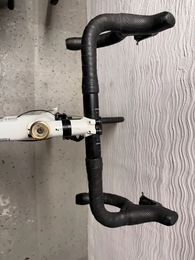 Trek Emonda SL8 11 speed DI2 Carbon Road Bike in Road in St. Catharines - Image 5