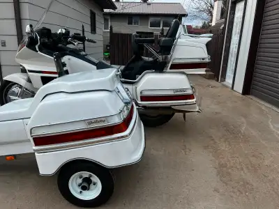1995 Canadian Edition 20th anniversary GL1500 Goldwing SE with a one of a kind matching trailer. Thi...