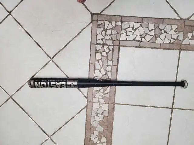 Easton 34" Baseball bat in Baseball & Softball in Cambridge - Image 5