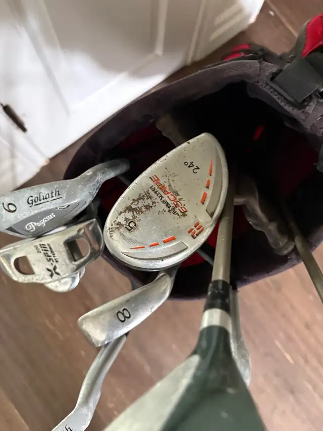 women’s right golf clubs and bag  in Golf in Guelph - Image 5