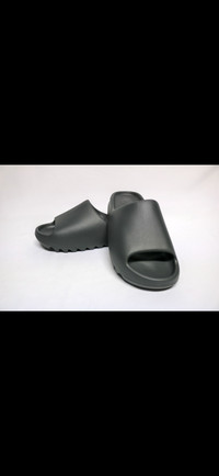 Adidas Yeezy Slide Granite Size 4 Ds
