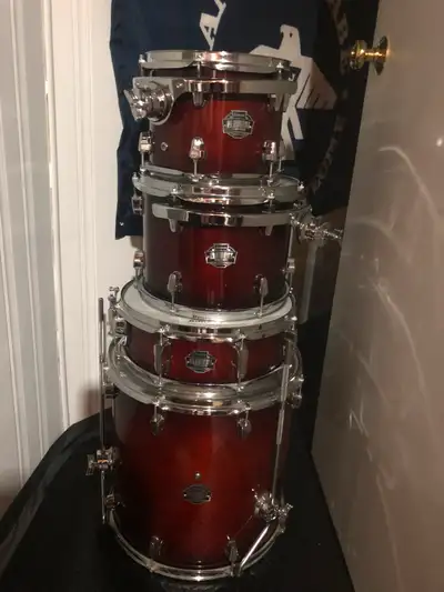 Ludwig 5 Piece Drums, View more