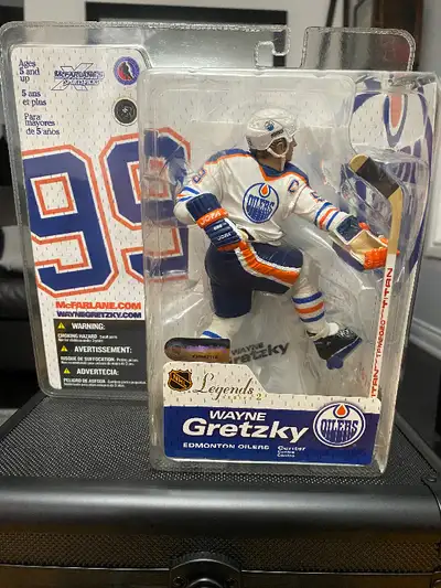 Wayne Gretzky Legends Series 2 McFarlane Figure Wayne Gretzky Legends McFarlane Figure (Package is y...