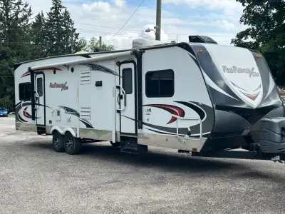 2014 Fun Finder Xtra XT 300 Toy Hauler - $17,000 Looking for a clean, well-maintained toy hauler tha...