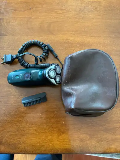 Philips Norelco Shaver Rechargeable In a good condition