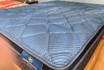 Matelas Serta Queen, View more