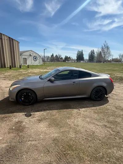 2008 Infinty G37s coupe Runs amazing In great condition Automatic Paddle shifting as well 206005 km...