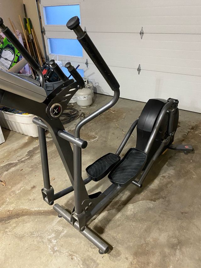 Apple fitness elliptical trainer  in Exercise Equipment in Strathcona County - Image 3