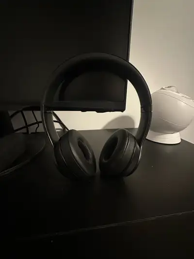 Selling my Beats Solo 3 headphones. They’ve got some scratch marks from regular use but still sound...