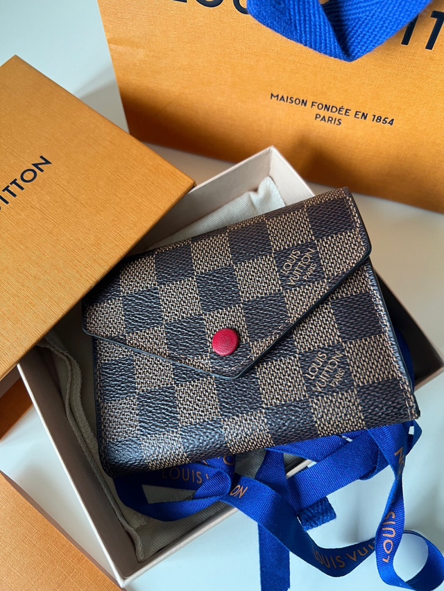 Louis Vuitton Victorine Wallet  in Women's - Bags & Wallets in City of Toronto - Image 2