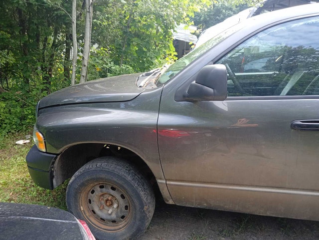 2004 Dodge Ram 1500 5.7 hemi **part out** — photo 4