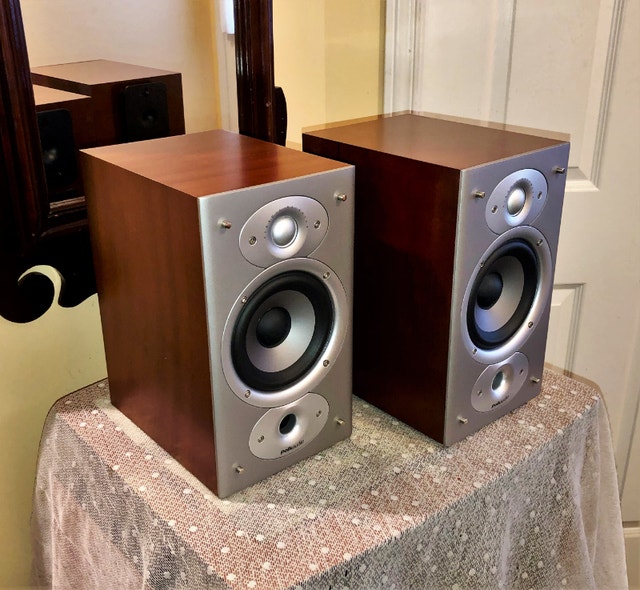 Polk Audio Bookshelf Speakers in Real Wood RTi4**hold for Kevin Speakers Ottawa Kijiji